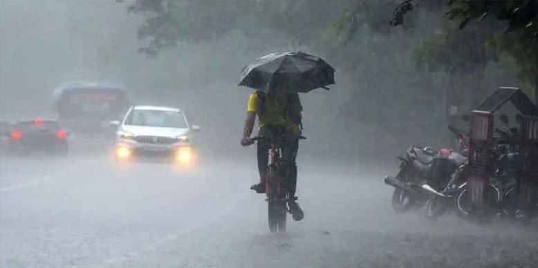  রাজধানী ঢাকায় বছরের প্রথম বৃষ্টি 